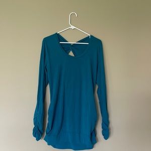 formfitting blue long sleeve workout top